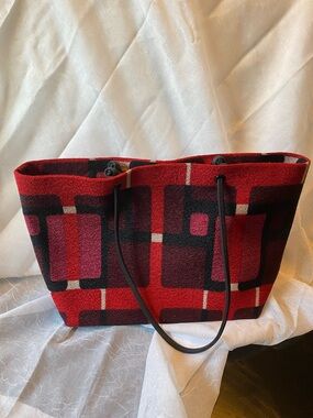 Red Geometric Pattern Tote with Black Handles